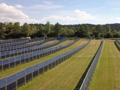 In 2024, a New York dairy farmer kept farming alongside a 6.5-megawatt solar project; wider panel spacing allowed tractors to pass and hay to grow