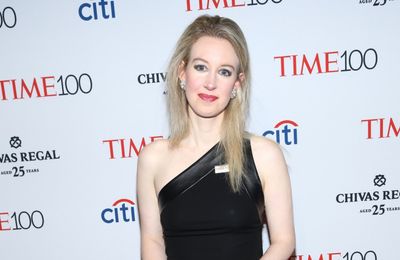 Elizabeth Holmes‘ partner defends You Can See Everything