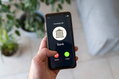 Your Bank Calls and Says Your Money Isn’t Safe — Would You Know It Was a Scam?