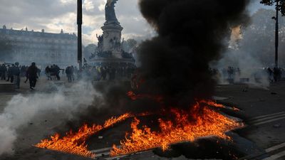 Violence mars day of action over poor state of French schools and rising prices