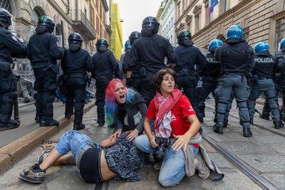 Rioters loot stores, set fires in central Milan during cost-of-living protest