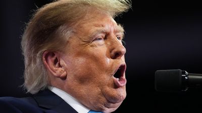 Trump Maintains Defiant Message In Kentucky Midterm Rally, Makes Dubious Claims About Republican Popularity