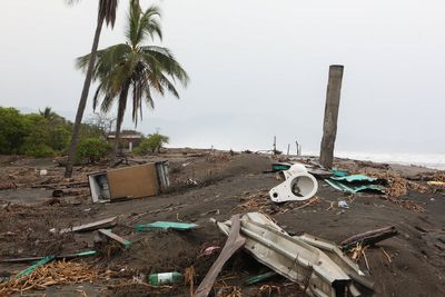 Hurricane Trudy batters Mexico’s Pacific coast with heavy rain and strong winds