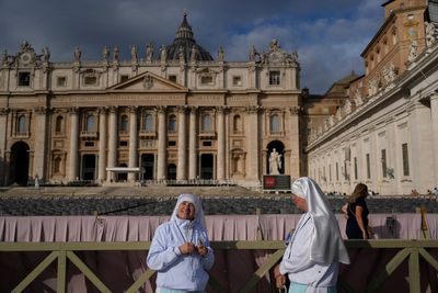 Faithful gather to welcome Pope Leo back for Sunday blessing after cancer surgery