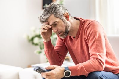 10 million Americans are using advance loan apps to get their paychecks in advance—and it’s costing them hundreds of dollars more, report finds