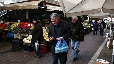 High prices and interest rates: Expert advice on managing your money