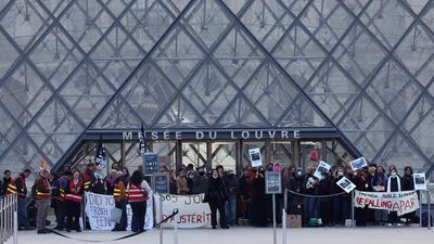 Louvre blocked as France grapples with unrest