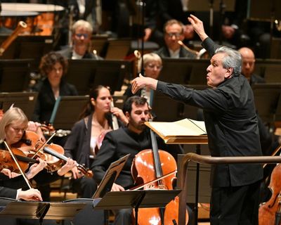 LSO/Pappano review – bold, dramatic and cohesive reading of Mahler 2