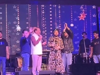 Uttarakhand minister stops Daler Mehndi’s concert, says “We paid so much money for you, and you can’t even speak”