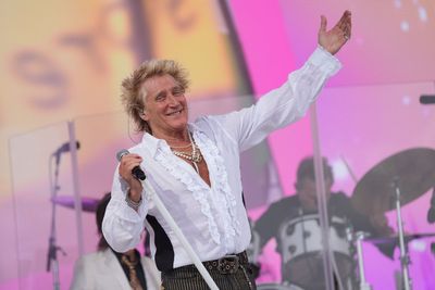 Rod Stewart reveals health status after surgery before final tour