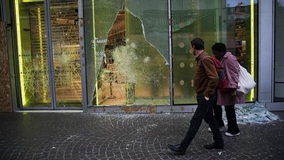 Euronews press review: French newspapers dissect weekend of unrest and rioting