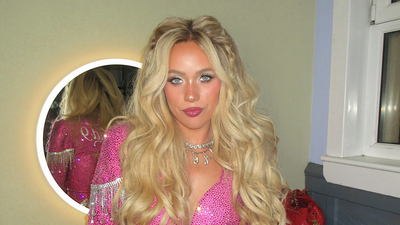 Victoria's Secret Fans Slam Country Star for 'Getting in Model's Way' on the Fashion Show Runway