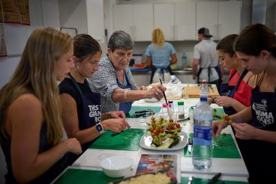 Barcelona 'grandmas' dish out cooking wisdom. And find nourishment themselves