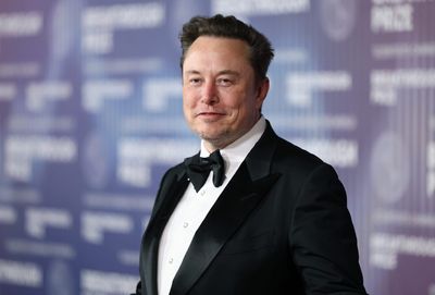 Billionaire Elon Musk says he’ll give every kid in America shares of SpaceX next year—it’ll add up to over $10 billion in stock