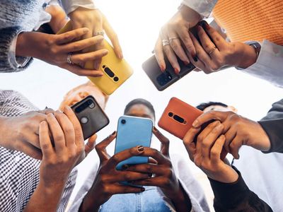 India's smartphone shipments slip 26 pc to decade-low in Q3, Samsung regains top spot: Report