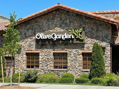 Former Olive Garden Employees Reveal 11 Things Customers Never See