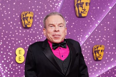 Warwick Davis responds to Harry Potter series backlash
