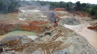 At least 14 killed and seven injured in landslide at illegal gold mine in Colombia