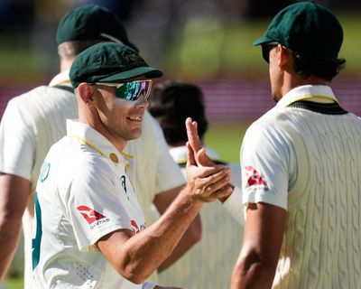 Australia limp to 3-1 after South Africa post 425-9 on day three of men’s second Test – as it happened
