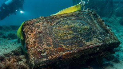 Wreck Of The S.S. Central America: Wells Fargo lid fetches $99,600; auction nets almost $1 million