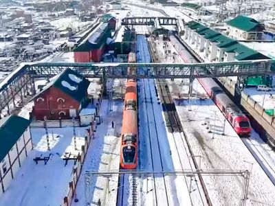 Railways' Big Kashmir Plan: New warehouses near Anantnag & Pampore stations to help apple growers and saffron traders reach bigger markets