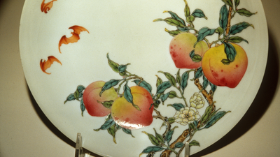 Qing dynasty bowl with bats and peaches sells for $2.048 million after 87 years in a Chicago museum