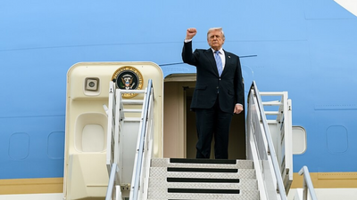 Trump Touts Presidential 'Advantage' as He Unveils $8 Billion in 'Goodies' for Farmers at Kansas Rally