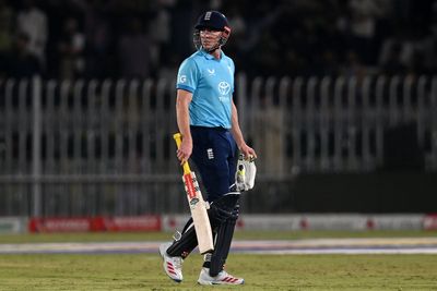 Pakistan produce brilliant fightback to condemn England to disappointing loss