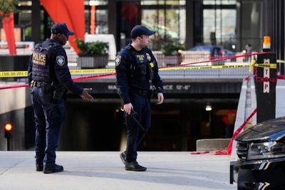 Man in custody after reports of shots fired outside Chicago federal building