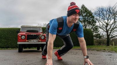 Former soldier pulled 1.5-tonne Land Rover for 100 km to raise £100,000
