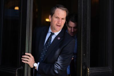 Bipartisan pushback swells against Trump’s Ukraine moves