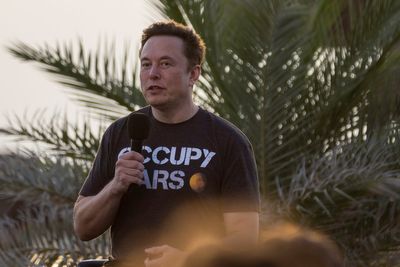 Elon Musk reportedly ordered slowing down of Starlink access for Ukrainian army