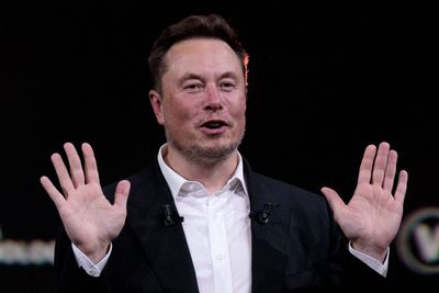 Elon Musk says Tesla and SpaceX are weighing a $3.5 trillion merger—without him in the room