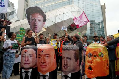 Meta tells Brazil's electoral court it treats Lula and Flavio Bolsonaro equally ahead of Sunday vote