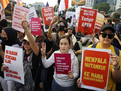 Student protests erupt across Indonesia over rising living costs, forest fires