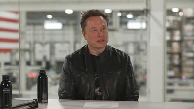 Musk talks up potential merger of SpaceX and Tesla