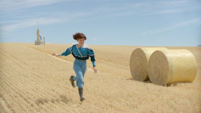 Taika Waititi's New Sci-Fi Satire Glitches Out Before It Can Get Good