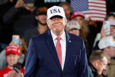 Trump can’t stop talking about body of Ohio’s male senator even when campaigning in North Carolina