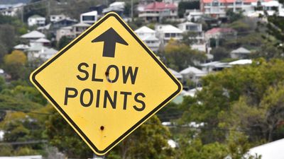 House prices plummet as Labor points to bigger picture