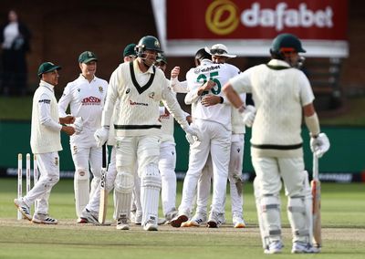 Australia collapse in chaotic fashion to leave South Africa in sight of victory