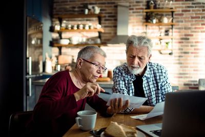 Medicare Advantage or Original Medicare? Start With These 7 Questions