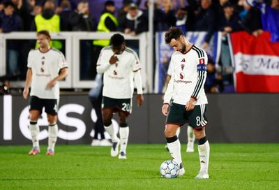 Como demolish dismal Manchester United to pile more pressure on Carrick