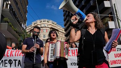 Greece: Thousands flood Athens streets in education protest