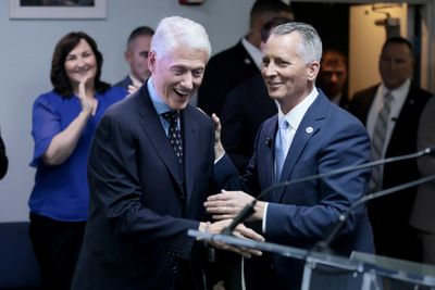 Bill Clinton Enters the 2026 Race in Florida — Can His Centrist Pitch Crack a 27-Year GOP Lock?
