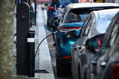 Transport for London sets out plans for all newly-licensed minicabs to be fully electric by 2028