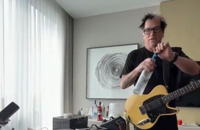 Offspring guitarist forced off stage by ‘serious health issue’
