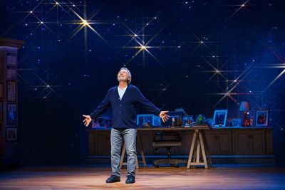 860 review: Billy Crystal is all humor and heart in new solo Broadway show