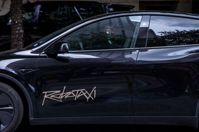 Tesla aims to sell Cybercab robotaxis by end of year despite federal probe