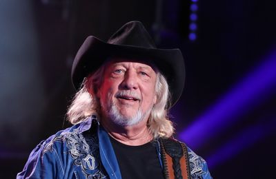 Tim McGraw and Gwen Stefani lead tributes to country legend John Anderson