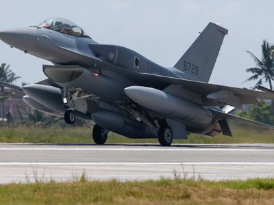 Lockheed, Pentagon strike initial deal to produce 850 F-35 jets